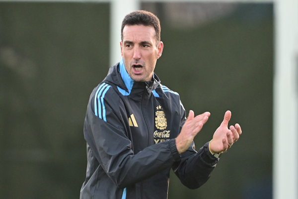 Scaloni: la capitanía, la 10 de Messi, el homenaje a Di María y Mac Allister