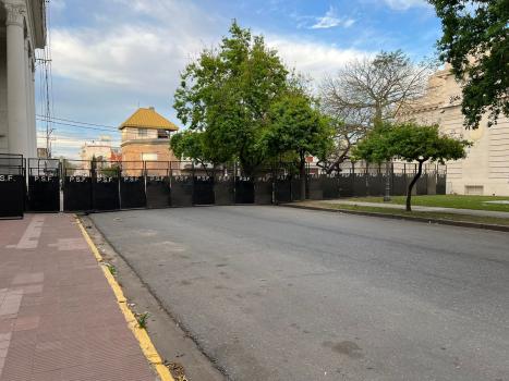 Fuerte operativo policial en la Legislatura 