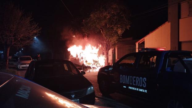 Incendiaron una traffic en Catamarca al 3500