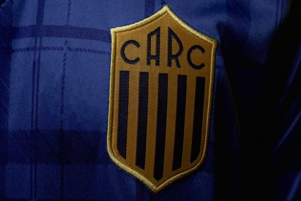 Central presentó una nueva camiseta con origen escocés