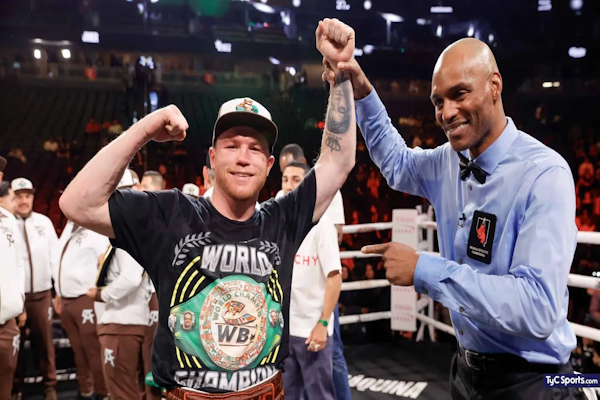 Canelo Álvarez venció a Berlanga y sigue como lider de los supermedianos