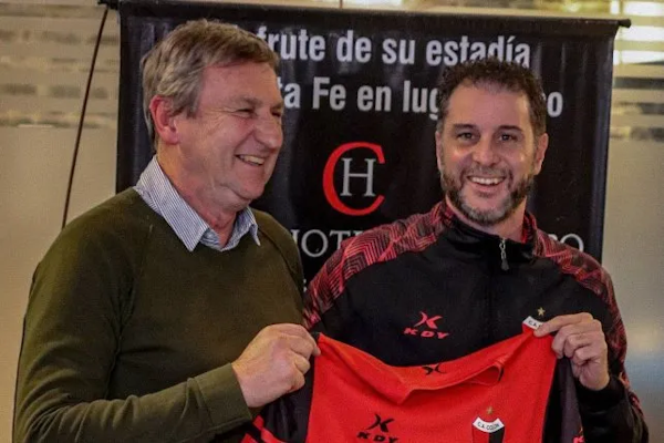 Colón arregló con De Paoli y continúa buscando DT