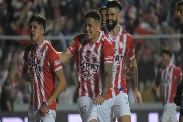 Unión lo dio vuelta y derrotó 3 a 1 a Godoy Cruz en el 15 de Abril