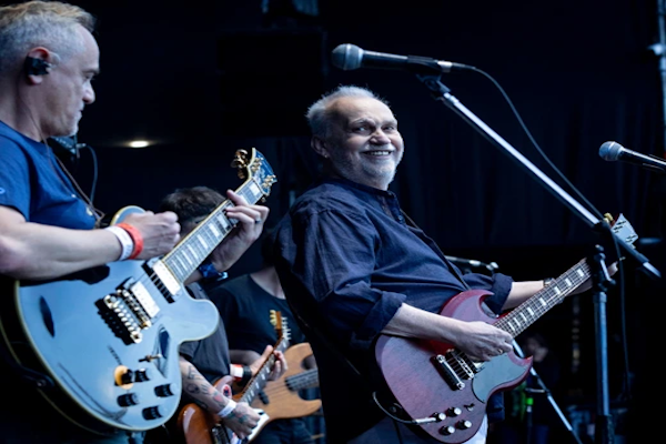 Eric Clapton: David Lebón fue el artista argentino invitado