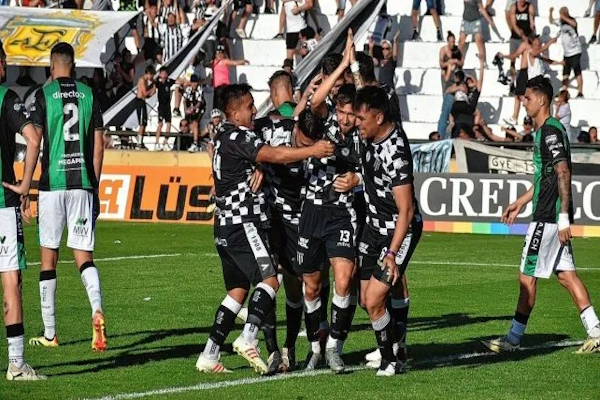 Nueva Chicago perdió y Colón está más cerca de la cima