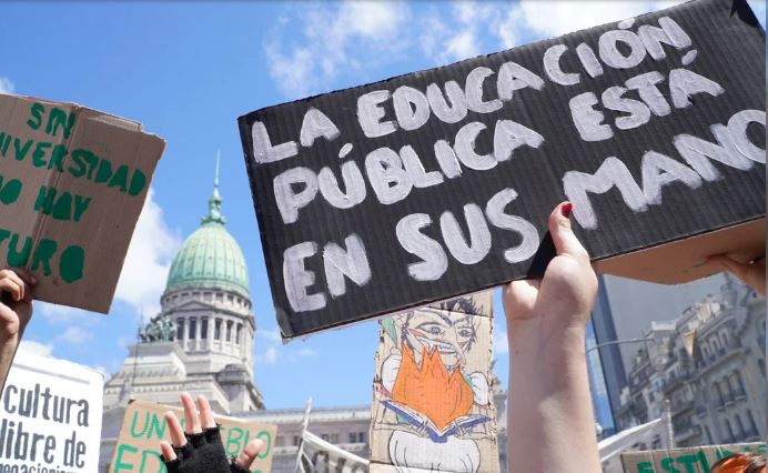 Según la Conadu Histórica, más del 70% de los docentes cobran salarios por debajo de la línea de la pobreza