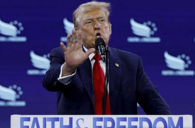 Donald Trump insiste: