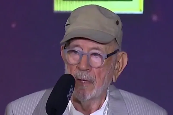 Martín Fierro: la DAIA cruzó a Norman Briski por su discurso
