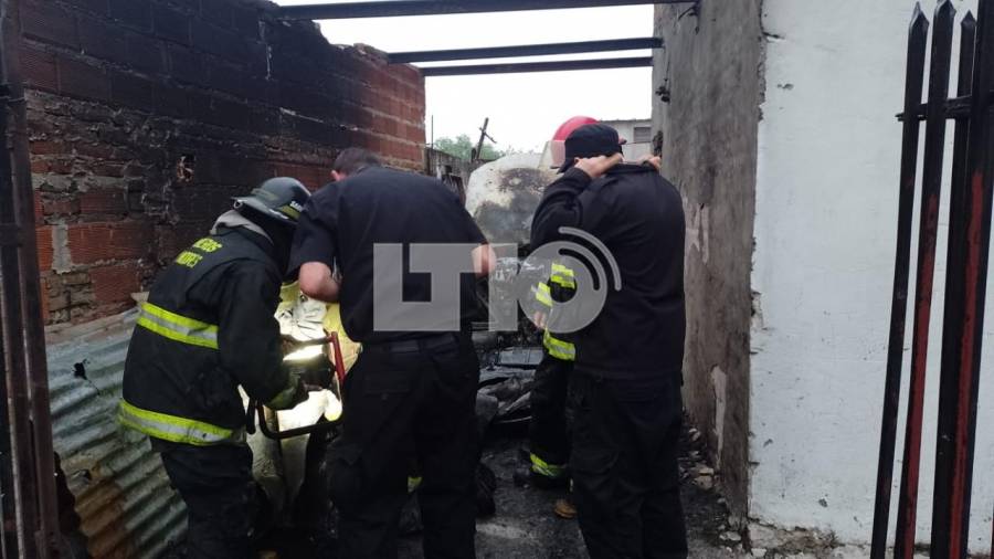 Explotó el tubo de GNC y se incendió el auto