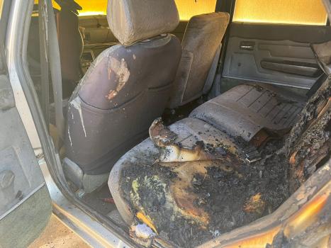 Ataque incendiario a un auto en barrio Santa Rosa de Lima