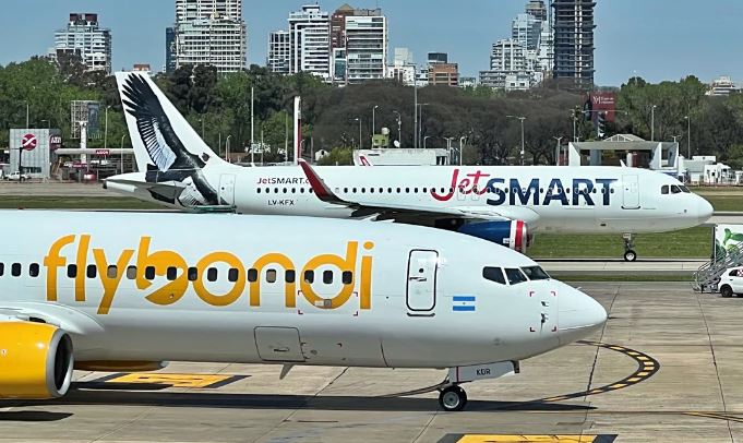 El Gobierno le quitó la exclusividad a Aerolíneas en Aeroparque para darle lugar a las low cost