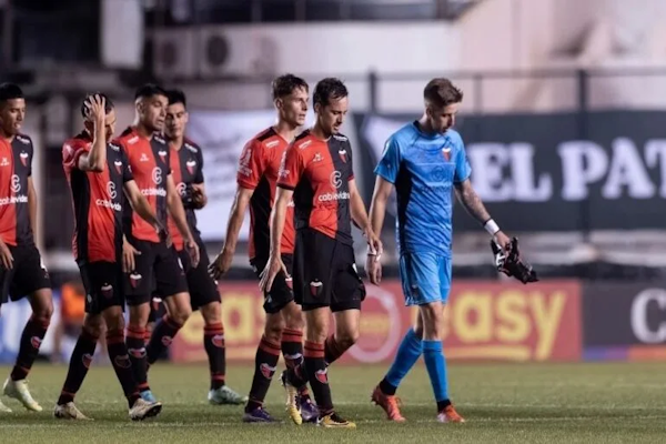 Colón quedó eliminado del Reducido y jugará otro año en la Primera Nacional