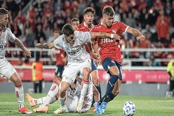 Unión no supo aprovechar sus chances de acercarse a la punta