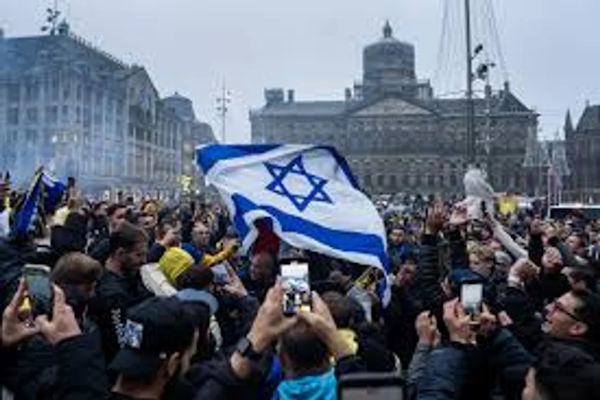 Israel: rescatan miles de hinchas de fútbol en Amsterdam