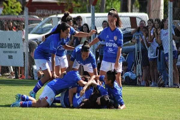 Las chicas de Unión empataron en la ida por la semifinal por el ascenso