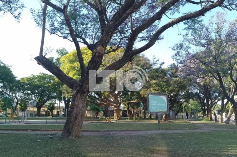 Un hombre recibió un disparo en una plaza y está grave