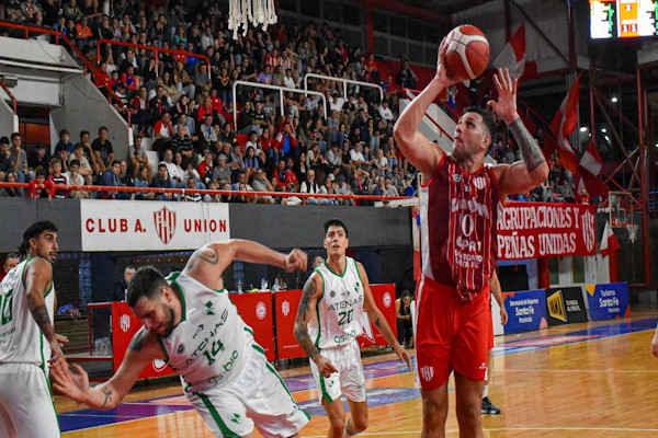 Victoria de Unión ante Atenas en el 15 de Abril