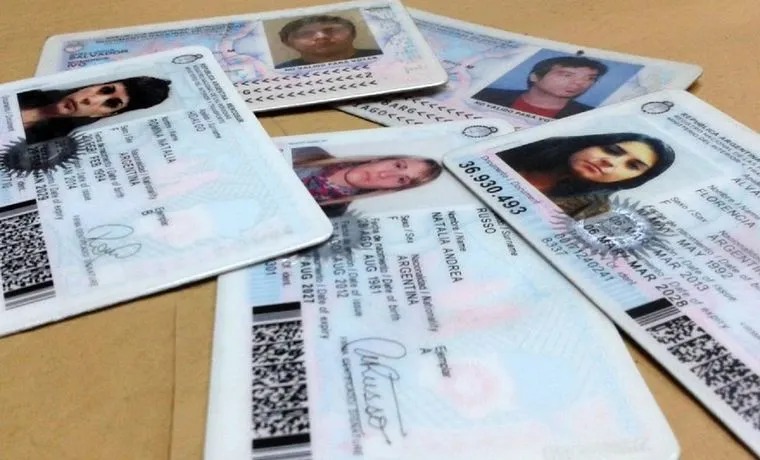 El Gobierno busca eliminar el DNI no binario