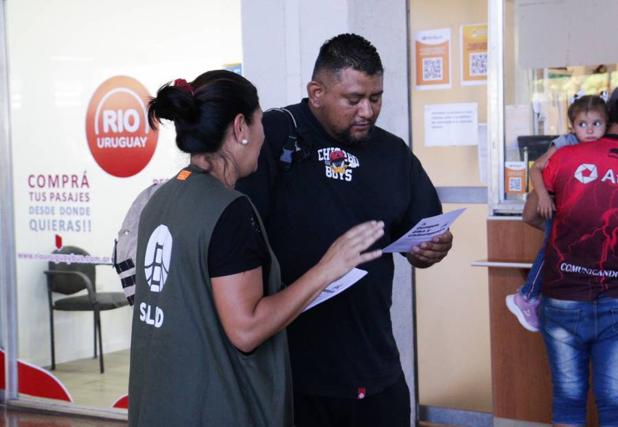 La Municipalidad instaló un stand informativo en la Terminal de Ómnibus