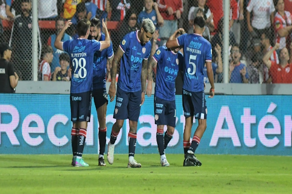 Unión jugó a favor de Unión, ganó y sigue en la lucha por la Sudamericana