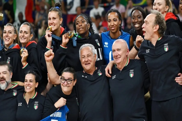Julio Velasco renovó con la selección de vóley de Italia