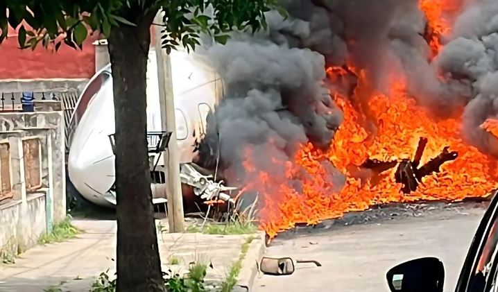 Tragedia en el aeropuerto de San Fernando: se despistó un avión y chocó contra una casa