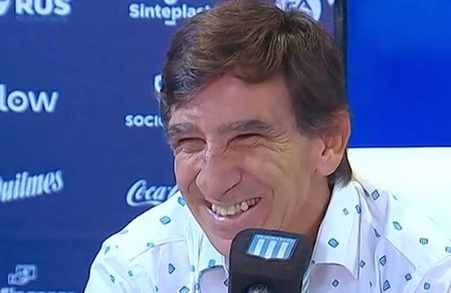 Cuanto cuesta la particular camisa que uso Gustavo Costas en la confirmación de su renovación