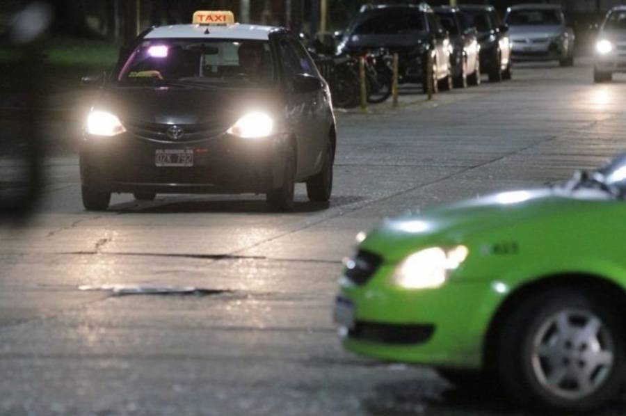 Colectivos, taxis, remises y apps: cómo funcionan en Navidad
