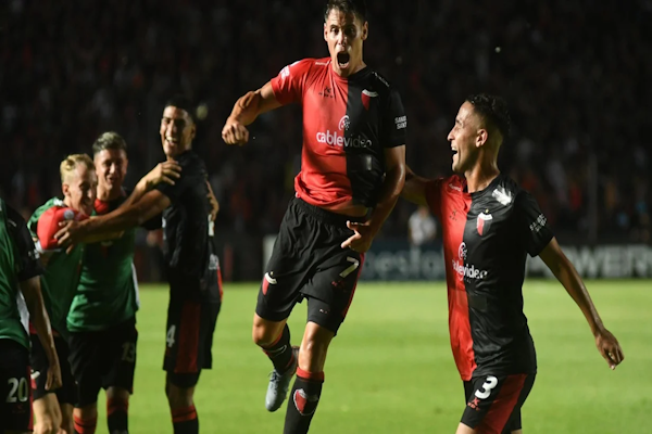 Colón: no cierra a Castet, bajaron a tres del club y se fue Delgadillo