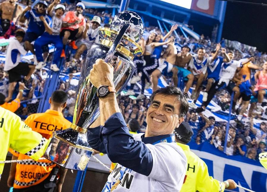 Gremio oficializó la llegada de Gustavo Quinteros como entrenador