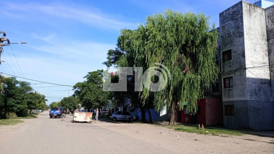 Vecinos denuncian tiroteos y el incendio de un auto
