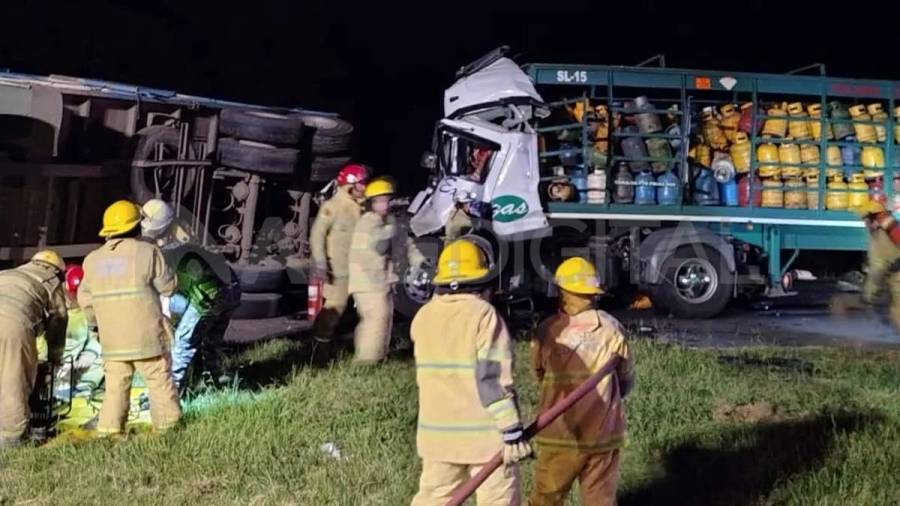 Fuerte choque entre camiones en la autopista Rosario-Santa Fe