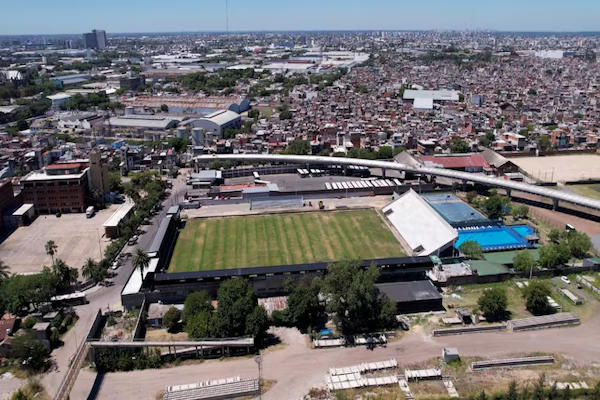 Con 2500 socios, el club de Tapia inaugura un estadio impactante