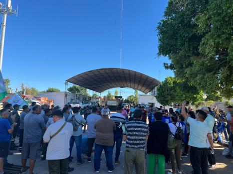 Protesta de trabajadores municipales en la Base Derqui