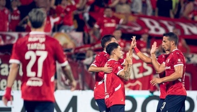 Independiente goleó a Defensor Sporting en Montevideo