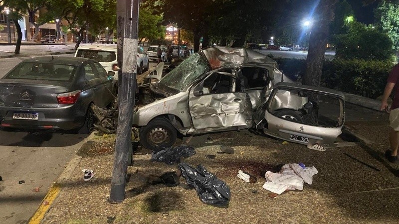 Una familia de Córdoba, víctima de la velocidad fatal en Rosario: el Peugeot 206 iba a 120 kilómetros por hora