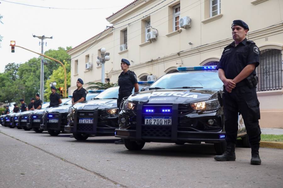 Provincia entregó 20 móviles policiales 