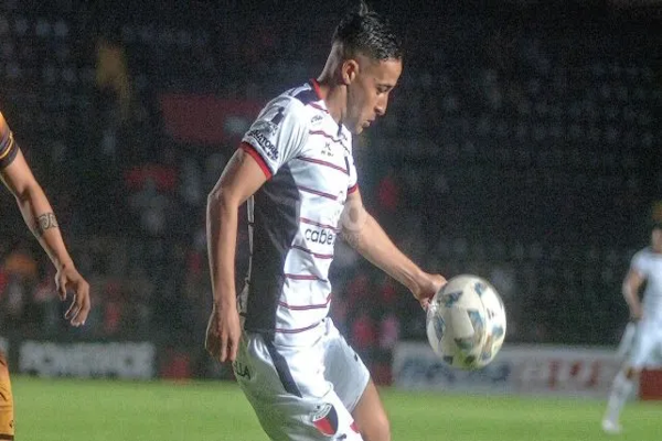 Colón espera la llegada de Castet y las incorporaciones que faltan