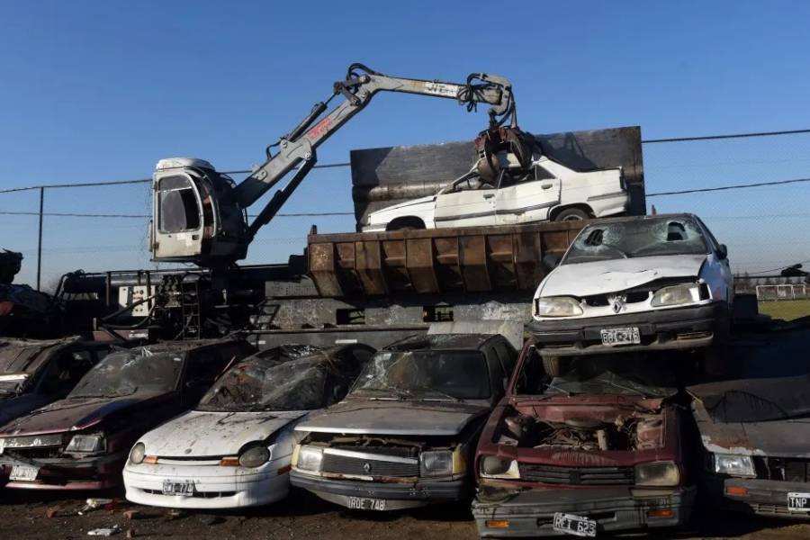 Comienza la compactación de vehículos en el depósito de PDI