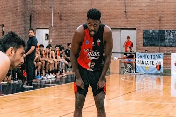 Básquet: Colón bajó a Waters del plantel