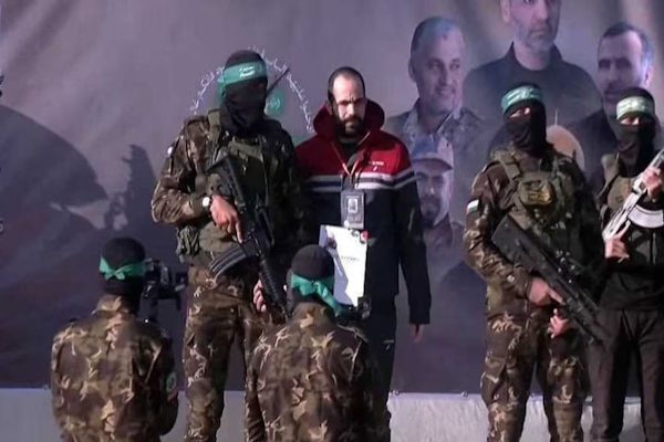 El momento en que Hamas liberó a Yarden Bibas en Gaza