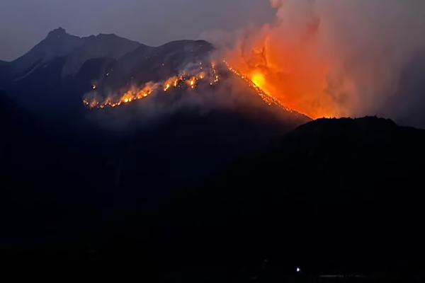 Incendios en El Bolsón: rescataron a unos 800 turistas