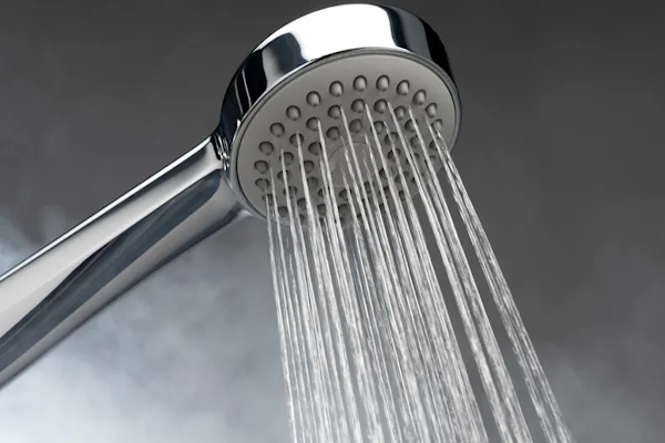 Bañarse con agua caliente puede traer problemas serios 