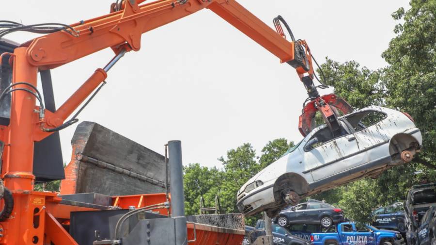Empezó la compactación de 2.100 motocicletas y 700 vehículos en el Depósito Policial 