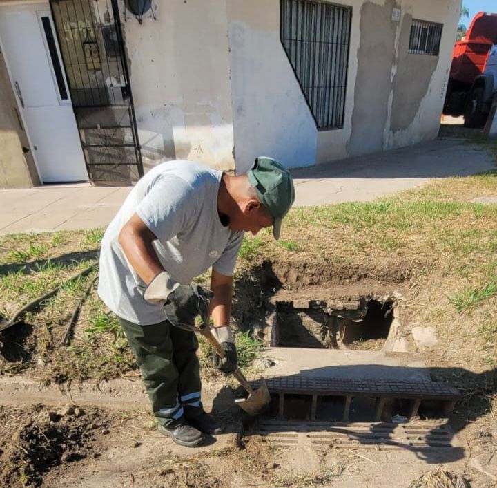 El municipio realiza tareas de desobstrucción y limpieza de desagües 