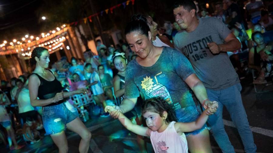 Más de 3.500 persona disfrutaron de una noche a pura cumbia santafesina en Coronda