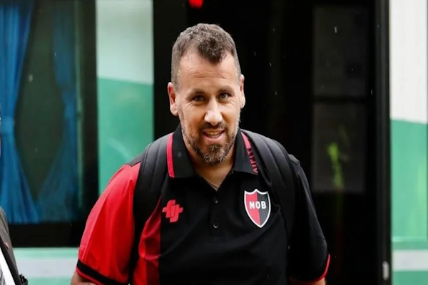 Cristian Fabbiani y su primera victoria como DT de Newell's