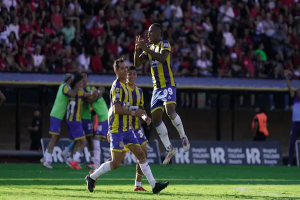 Campaz, el mejor de la primera mitad en Rosario Central