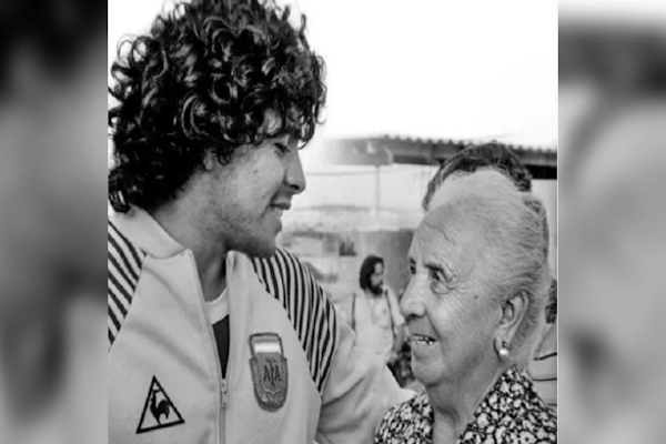 Marchar con los jubilados: con una frase de Diego, los hinchas se convocan