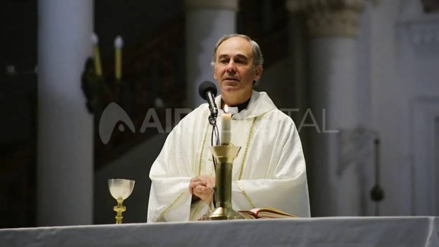 Panigo comunicó que el Arzobispado decidió su traslado